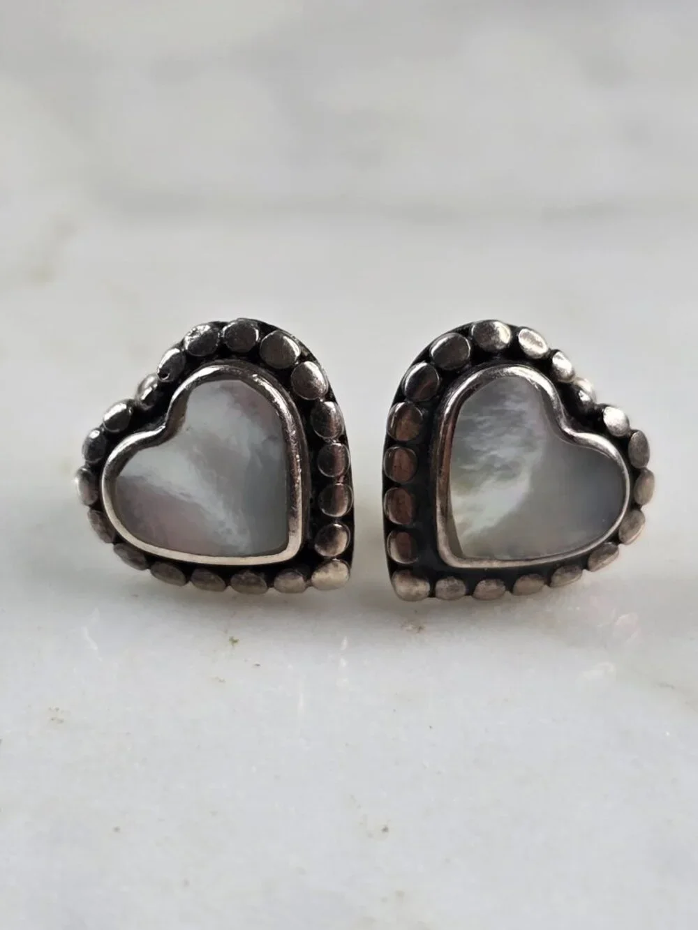 Womens Vintage Estate Sterling Silver MOP Heart Stud Earrings 3.3g E5592